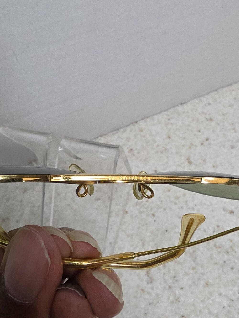 Classic Aviator Sunglasses with Green Lenses and Gold Frame - Picture 4 of 4